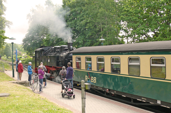 Der rasende Roland im Bahnhof Binz